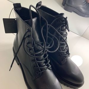 Combat boots